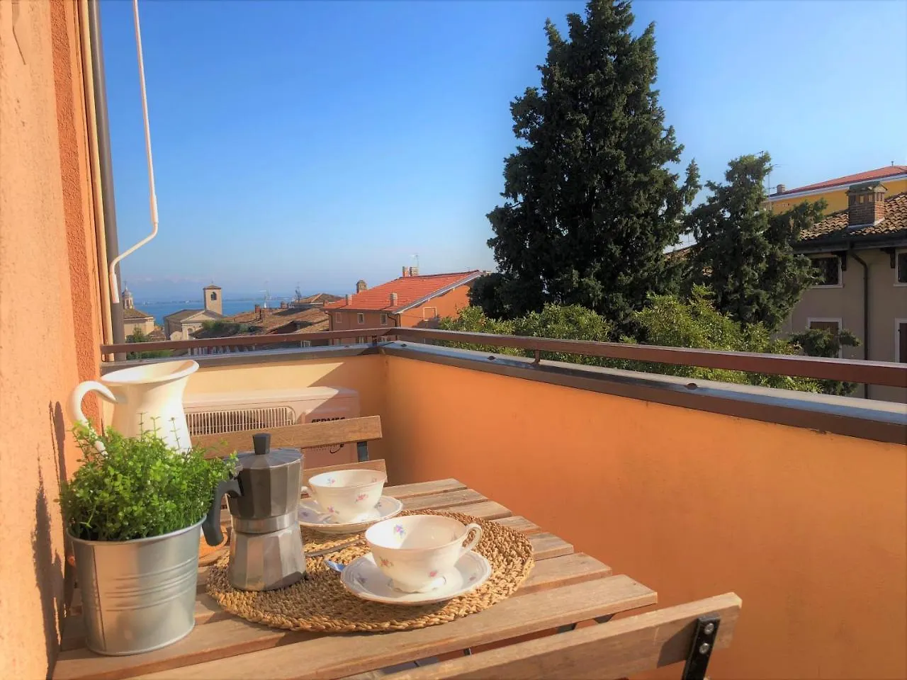 Apartment Desenzanoloft Smile On The Lake Desenzano del Garda Italy